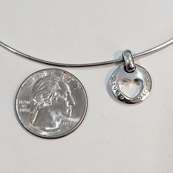💘Tiffany & Co. Heart Circle 1999 Stencil Cut-Out Necklace in 925 STER Silver✨️ - Picture 9 of 16